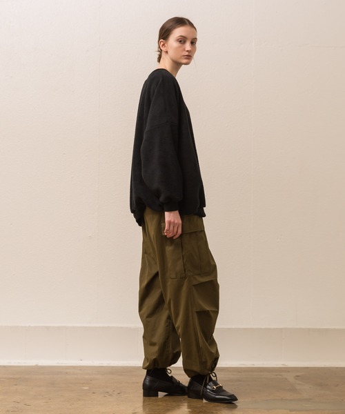 ALLUMER（アリュメール）の「フリースヘムボリュームプルオーバー（Tシャツ/カットソー・レディース・ブラック/ヘザーグレー/キャメル・1）」の22枚目の写真