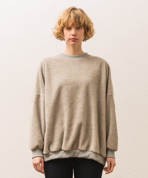 ALLUMER（アリュメール）の「フリースヘムボリュームプルオーバー（Tシャツ/カットソー・レディース・ブラック/ヘザーグレー/キャメル・1）」の19枚目の写真