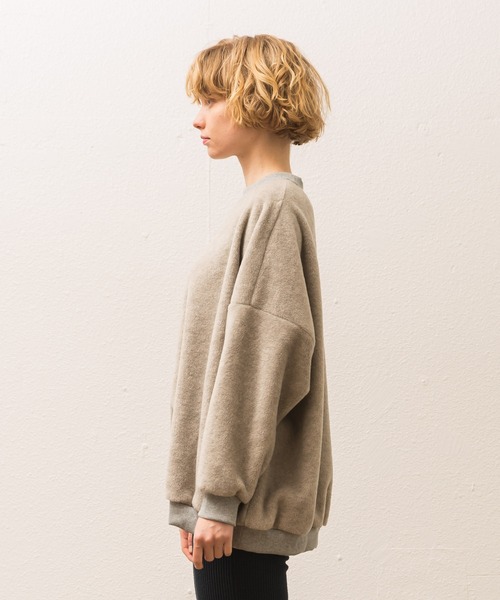 ALLUMER（アリュメール）の「フリースヘムボリュームプルオーバー（Tシャツ/カットソー・レディース・ブラック/ヘザーグレー/キャメル・1）」の11枚目の写真