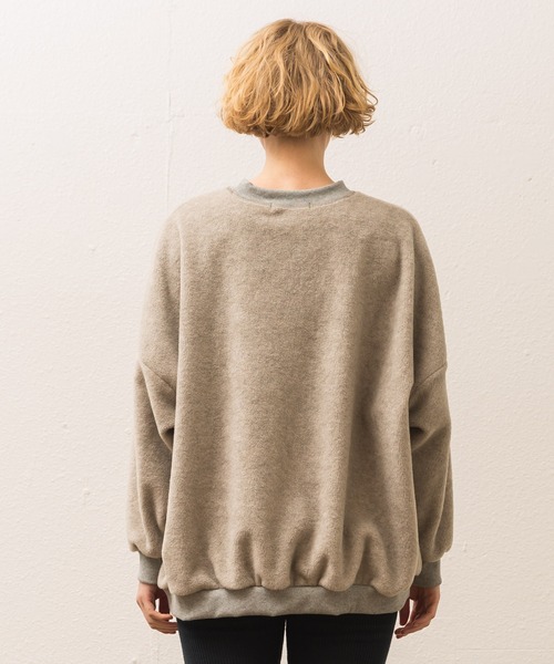 ALLUMER（アリュメール）の「フリースヘムボリュームプルオーバー（Tシャツ/カットソー・レディース・ブラック/ヘザーグレー/キャメル・1）」の5枚目の写真