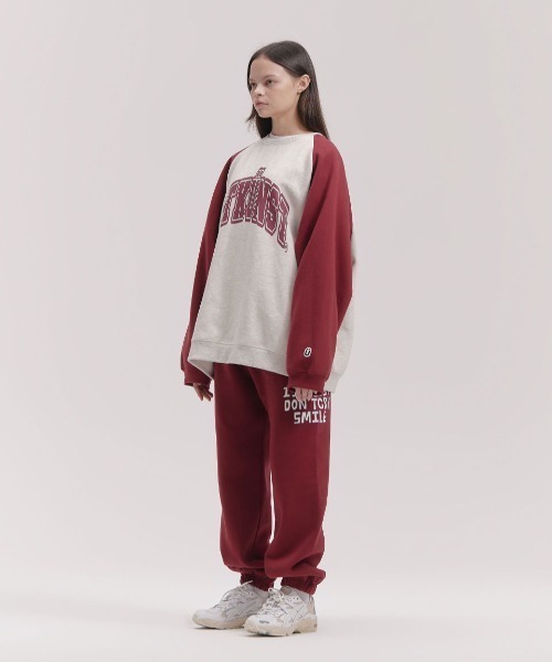 ISTKUNST(イストクンスト)の「A'GEM/9 × .kom『ISTKUNST/イストクンスト』BASIC ARCH LOGO SWEATSHIRTS/ベーシックアーチロゴ ラグランスウェットシャツ(スウェット・レディース・ライトグレー/アイボリー・L/M)」の10枚目の写真