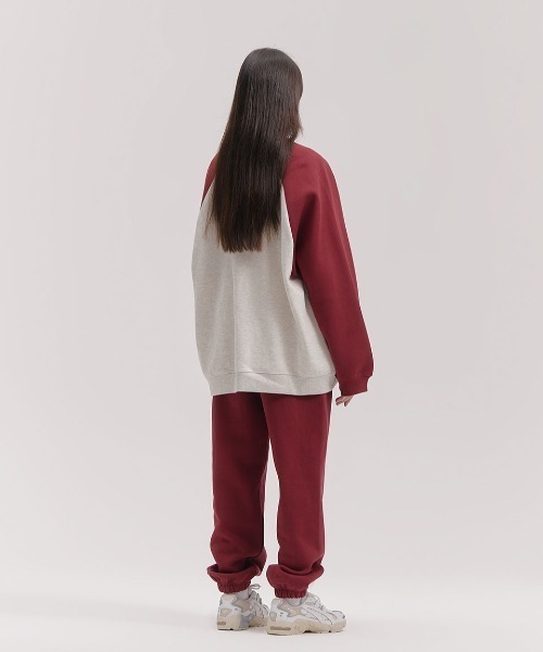 ISTKUNST(イストクンスト)の「A'GEM/9 × .kom『ISTKUNST/イストクンスト』BASIC ARCH LOGO SWEATSHIRTS/ベーシックアーチロゴ ラグランスウェットシャツ(スウェット・レディース・ライトグレー/アイボリー・L/M)」の11枚目の写真