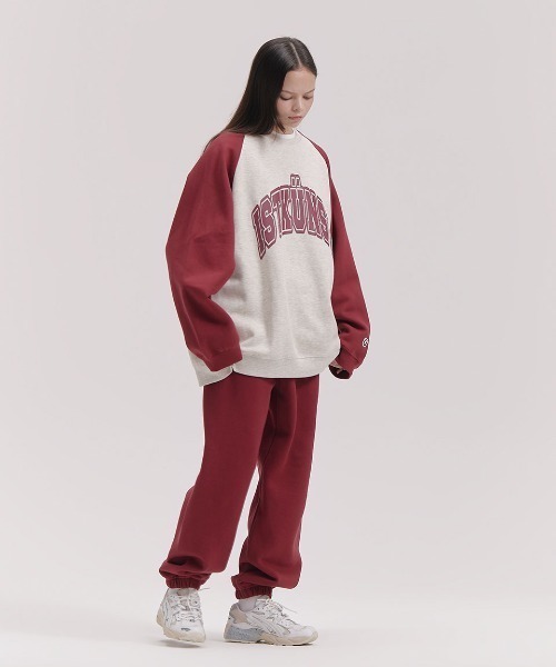 ISTKUNST(イストクンスト)の「A'GEM/9 × .kom『ISTKUNST/イストクンスト』BASIC ARCH LOGO SWEATSHIRTS/ベーシックアーチロゴ ラグランスウェットシャツ(スウェット・レディース・ライトグレー/アイボリー・L/M)」の12枚目の写真