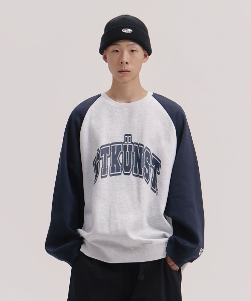 ISTKUNST(イストクンスト)の「A'GEM/9 × .kom『ISTKUNST/イストクンスト』BASIC ARCH LOGO SWEATSHIRTS/ベーシックアーチロゴ ラグランスウェットシャツ(スウェット・レディース・ライトグレー/アイボリー・L/M)」の13枚目の写真