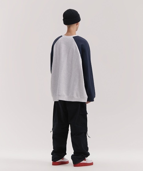 ISTKUNST(イストクンスト)の「A'GEM/9 × .kom『ISTKUNST/イストクンスト』BASIC ARCH LOGO SWEATSHIRTS/ベーシックアーチロゴ ラグランスウェットシャツ(スウェット・レディース・ライトグレー/アイボリー・L/M)」の15枚目の写真