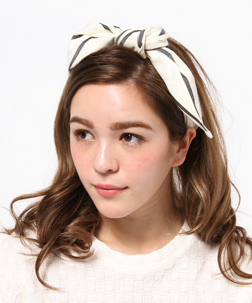 MOUSSY（マウジー）の「STRIPE PATTERN HEAD BAND（ヘアバンド・レディース・ブルー系その他/ホワイト系その他・FREE）」の7枚目の写真