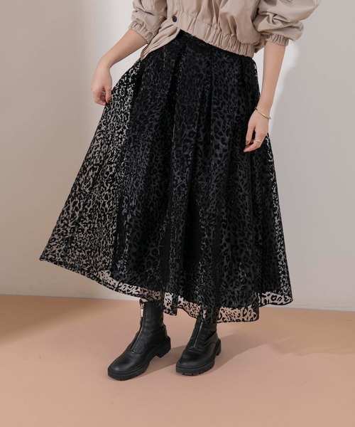 Eimee Law(エイミーロウ)の「フロッキーレオパードタックフレアースカート(スカート・レディース・ブラック/ベージュ・38)」の1枚目の写真