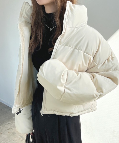 Futier land（フューティアランド）の「スタンドショート丈フェイクダウン（ダウンジャケット/コート・レディース・ブラック/ベージュ/アイボリー/ブルー・MEDIUM）」の2枚目の写真