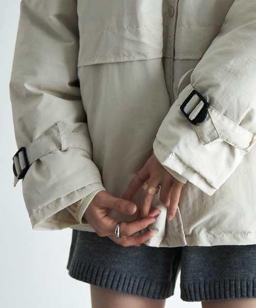etoll.（エトル）の「スタンドベルトフェイクペディンジャケット（ダウンジャケット/コート・レディース・ライトカーキ/アイボリー/ブラック・M）」の4枚目の写真