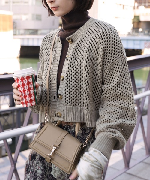 Fashion Letter（ファッションレター）の「ショート丈かぎ編みカーディガン（カーディガン/ボレロ・レディース・グリーン系その他/レッド系その他/ベージュ系その他/グレイッシュベージュ/ブラック・M）」の14枚目の写真
