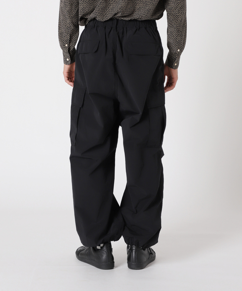 EDIFICE LA BOUCLE（エディフィスラブークル）の「【LA BOUCLE / ラブークル】HUGEASY カーゴパンツ コットン/ナイロン（カーゴパンツ・メンズ・ブラック・1/2）」の15枚目の写真