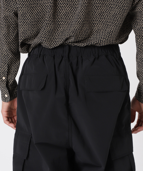 EDIFICE LA BOUCLE（エディフィスラブークル）の「【LA BOUCLE / ラブークル】HUGEASY カーゴパンツ コットン/ナイロン（カーゴパンツ・メンズ・ブラック・1/2）」の16枚目の写真