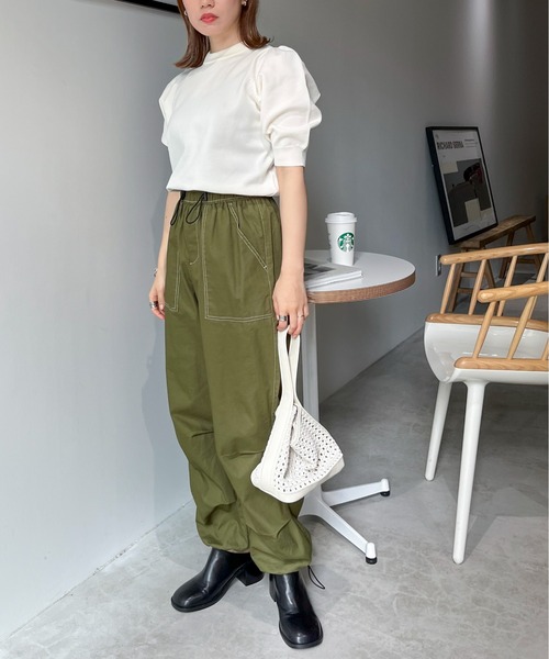 feepur（フェピュール）の「【ハンドウォッシャブル】ライトウェイトカラーパフニット（ニット/セーター・レディース・ブラウン/パープル/オレンジ/ブラック/オフホワイト/ブルー・MEDIUM）」の7枚目の写真