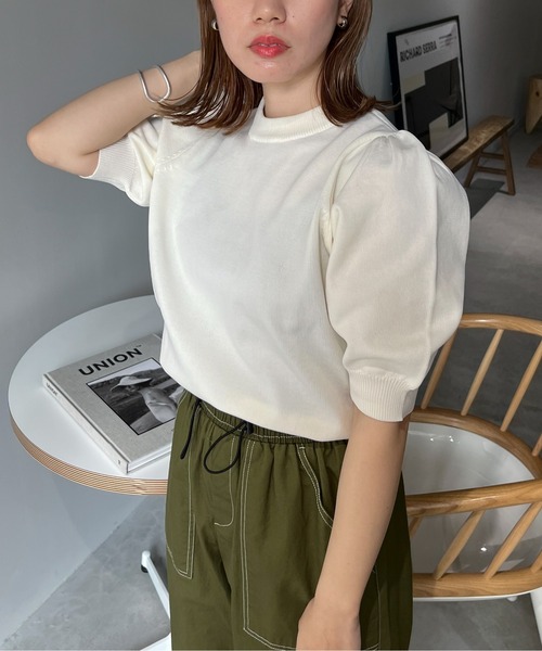 feepur（フェピュール）の「【ハンドウォッシャブル】ライトウェイトカラーパフニット（ニット/セーター・レディース・ブラウン/パープル/オレンジ/ブラック/オフホワイト/ブルー・MEDIUM）」の8枚目の写真