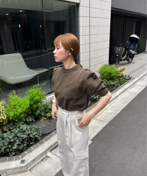 feepur（フェピュール）の「【ハンドウォッシャブル】ライトウェイトカラーパフニット（ニット/セーター・レディース・ブラウン/パープル/オレンジ/ブラック/オフホワイト/ブルー・MEDIUM）」の16枚目の写真