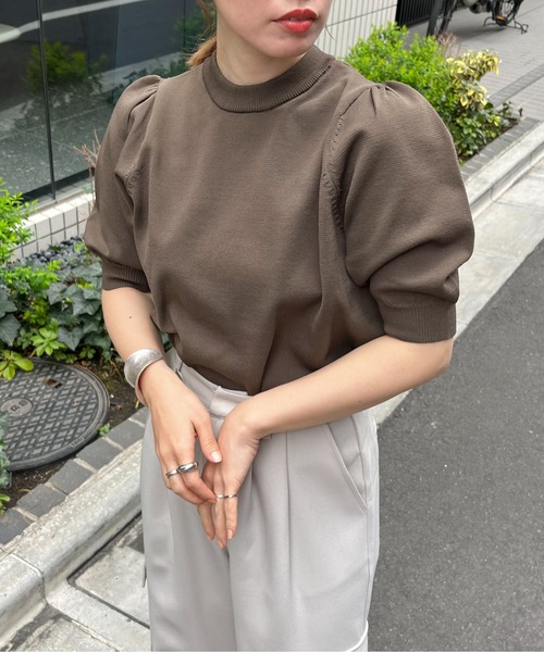 feepur（フェピュール）の「【ハンドウォッシャブル】ライトウェイトカラーパフニット（ニット/セーター・レディース・ブラウン/パープル/オレンジ/ブラック/オフホワイト/ブルー・MEDIUM）」の17枚目の写真