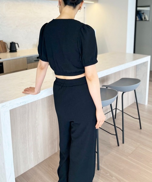 Jewelobe(ジュエローブ)の「ジョーゼットパフクロップドトップス×イージーパンツ セットアップ(セットアップ・レディース・ブラック/アイボリー・FREE)」の6枚目の写真