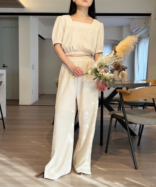 Jewelobe(ジュエローブ)の「ジョーゼットパフクロップドトップス×イージーパンツ セットアップ(セットアップ・レディース・ブラック/アイボリー・FREE)」の15枚目の写真