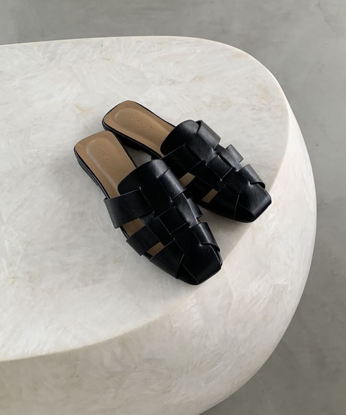 LEPSIM（レプシィム）の「グルカミュール　193868（サンダル・レディース・ブラック/アイボリー・MEDIUM/LARGE）」の2枚目の写真