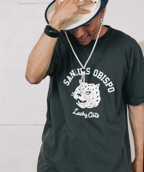 FUNG(ファング)の「FUNG/ファング LUCKY CATS Tシャツ グラフィックTシャツ(Tシャツ/カットソー・メンズ・ブラック/ナチュラル・L/S)」の2枚目の写真
