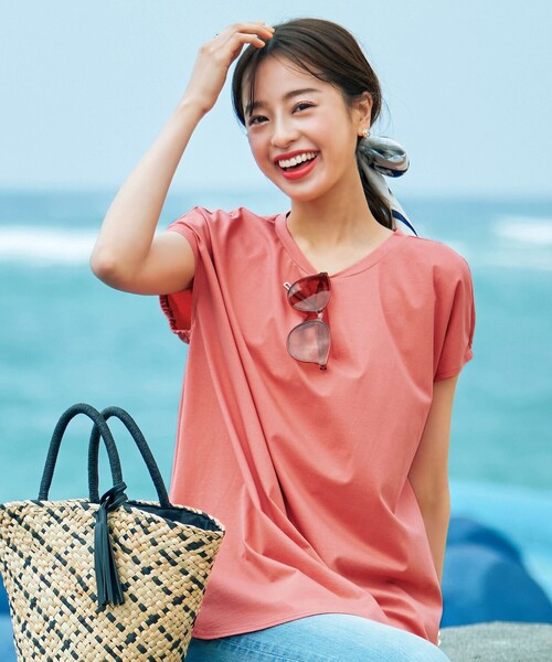 Tiaclasse(ティアクラッセ)の「【洗える】ボリュームフレンチカットソーチュニック(Tシャツ/カットソー・レディース・ブラック/グレイッシュベージュ/ターコイズブルー/コーラルピンク・XL/XXL)」の4枚目の写真