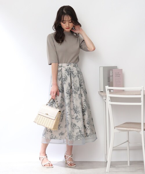 couture brooch（クチュールブローチ）の「◆【SS-LL/甘すぎない、大人フェミニン】オーガンジーフラワーレイヤードスカート（スカート・レディース・ライトグレー/ブラック・40/38/42/36/34）」の5枚目の写真