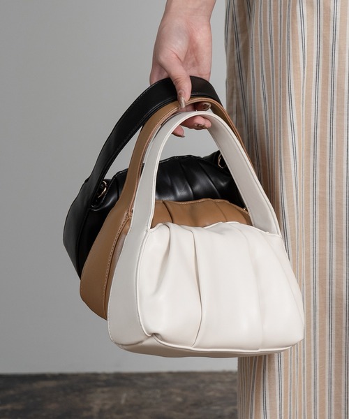 Amiur(エミレ)の「one handle gather bag(ショルダーバッグ・レディース・キャメル/アイボリー/ブラック・FREE)」の4枚目の写真