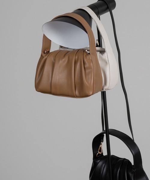 Amiur(エミレ)の「one handle gather bag(ショルダーバッグ・レディース・キャメル/アイボリー/ブラック・FREE)」の10枚目の写真