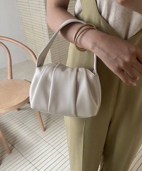 Amiur(エミレ)の「one handle gather bag(ショルダーバッグ・レディース・キャメル/アイボリー/ブラック・FREE)」の7枚目の写真