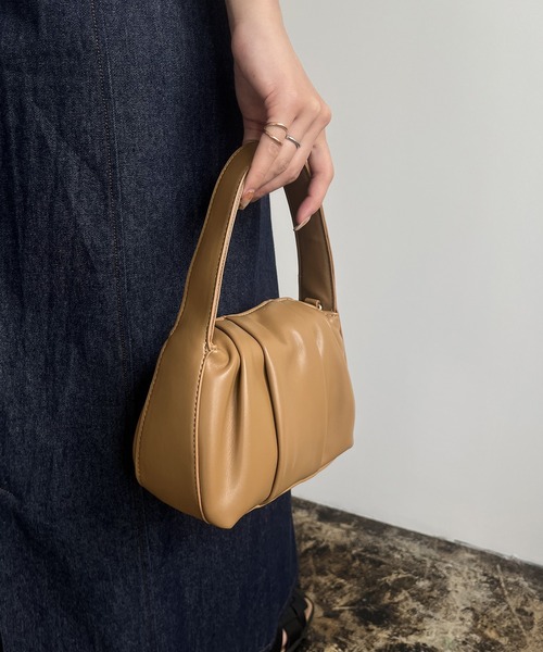 Amiur(エミレ)の「one handle gather bag(ショルダーバッグ・レディース・キャメル/アイボリー/ブラック・FREE)」の12枚目の写真