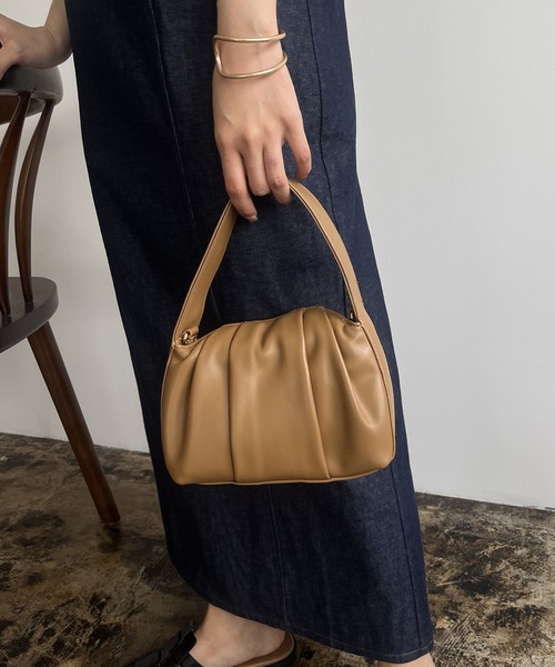 Amiur(エミレ)の「one handle gather bag(ショルダーバッグ・レディース・キャメル/アイボリー/ブラック・FREE)」の11枚目の写真