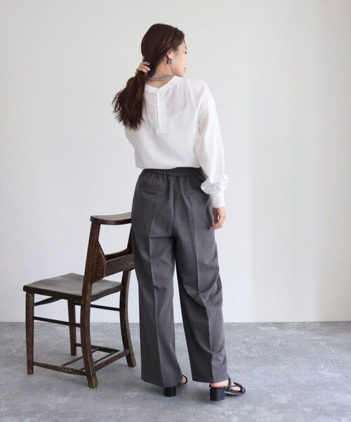 fredy emue（フレディエミュ）の「ちびプリント入りＴシャツブラウス（シャツ/ブラウス・レディース・オフホワイト/チャコールグレー/ネイビー/ライトグレー・38）」の17枚目の写真