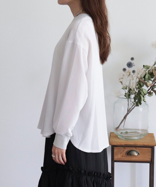 fredy emue（フレディエミュ）の「ちびプリント入りＴシャツブラウス（シャツ/ブラウス・レディース・オフホワイト/チャコールグレー/ネイビー/ライトグレー・38）」の8枚目の写真