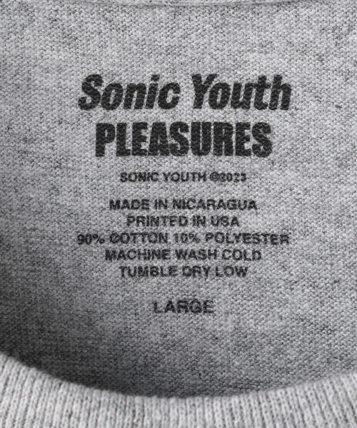 PLEASURES（プレジャー）の「【PLEASURES × SONIC YOUTH / プレジャー × ソニック・ユース】TECHPACK T-SHIRT（Tシャツ/カットソー・メンズ・ブラック・MEDIUM/LARGE）」の10枚目の写真