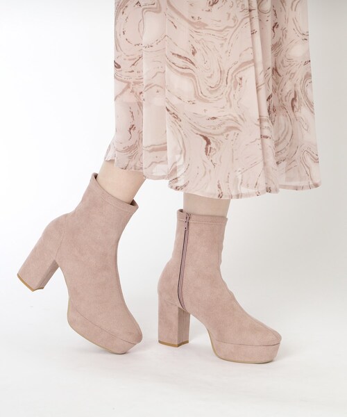 ESPERANZA（エスペランサ）の「◆ゆる傾斜ヒール厚底ショートブーツ（ブーツ・レディース・こしょう色系1/ブラック系/ウッド/ブラック/ピンクベージュ・S/M/L/LL）」の4枚目の写真