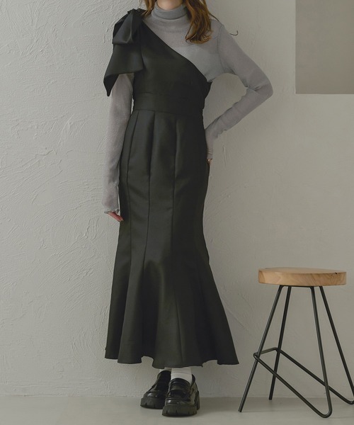 Ambre Neige(アンブルネージュ)の「ワンショルビッグリボンワンピース/【WEB/EC限定商品】(ワンピース・レディース・ブラック/ダークブラウン・FREE)」の18枚目の写真