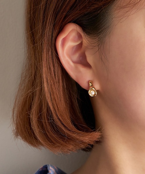 amplis(アンプリス)の「ワンポイントパールイヤリング/ink earring(イヤリング・レディース・イエローゴールド/シルバー・FREE)」の3枚目の写真