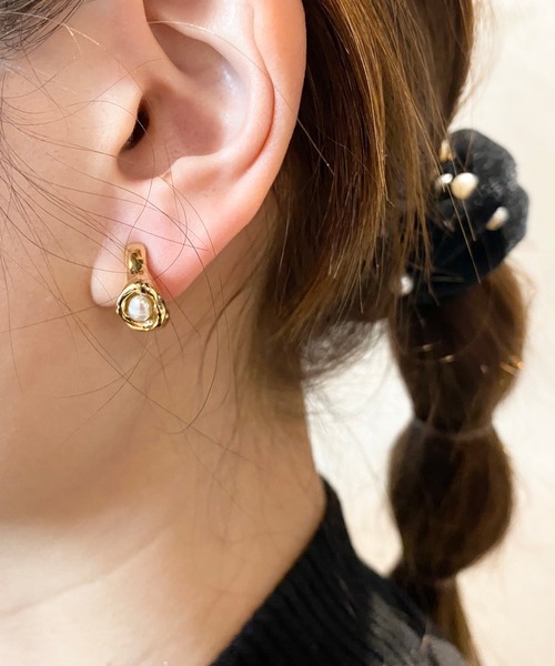 amplis(アンプリス)の「ワンポイントパールイヤリング/ink earring(イヤリング・レディース・イエローゴールド/シルバー・FREE)」の5枚目の写真
