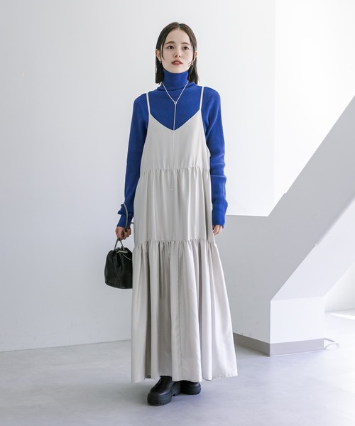 mystic(ミスティック)の「サテンティアードキャミワンピース(ワンピース・レディース・ライトグレー/チャコールグレー/ブラック・1/2)」の5枚目の写真