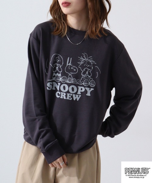 PEANUTS(ピーナッツ)の「PEANUTS スヌーピー 裏毛 プリント トレーナー(スウェット・レディース・ホワイト/杢グレー/チャコール/ブラック/アーミー/ライトピンク・M/L/LL)」の20枚目の写真