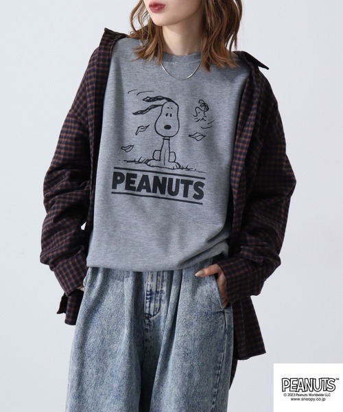 PEANUTS(ピーナッツ)の「PEANUTS スヌーピー 裏毛 プリント トレーナー(スウェット・レディース・ホワイト/杢グレー/チャコール/ブラック/アーミー/ライトピンク・M/L/LL)」の18枚目の写真