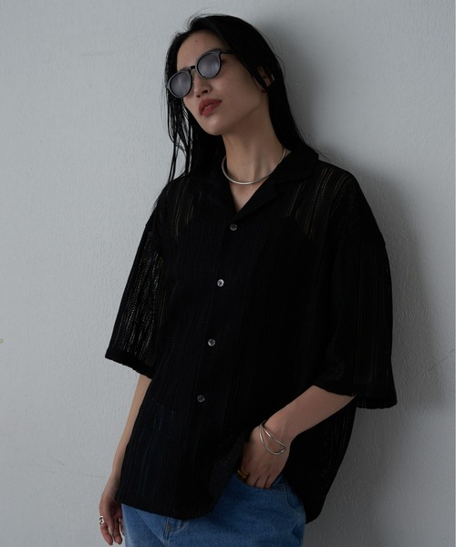 COLONY 2139（コロニートゥーワンスリーナイン）の「ニット透かし編み半袖シャツ（シャツ/ブラウス・メンズ・ブラック/ホワイト/アイボリー・MEDIUM/LARGE）」の2枚目の写真