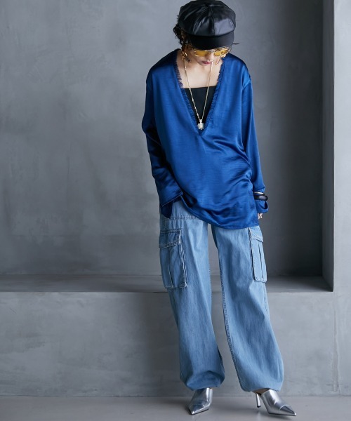 GEVS.（ジェイヴィス）の「＜大きいサイズ＞ サテン深Vネックチュニックブラウス GEVS.（シャツ/ブラウス・レディース・ブラック/ブルー・L/LL/3L/4L/5L）」の11枚目の写真