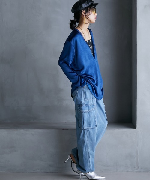 GEVS.（ジェイヴィス）の「＜大きいサイズ＞ サテン深Vネックチュニックブラウス GEVS.（シャツ/ブラウス・レディース・ブラック/ブルー・L/LL/3L/4L/5L）」の13枚目の写真