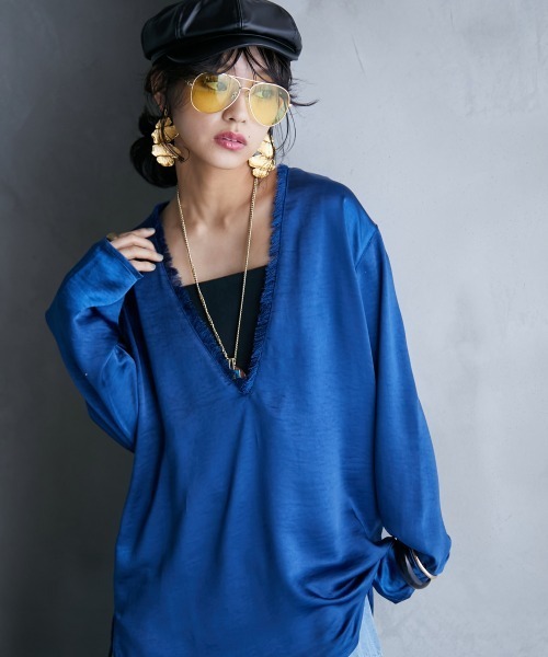 GEVS.（ジェイヴィス）の「＜大きいサイズ＞ サテン深Vネックチュニックブラウス GEVS.（シャツ/ブラウス・レディース・ブラック/ブルー・L/LL/3L/4L/5L）」の16枚目の写真