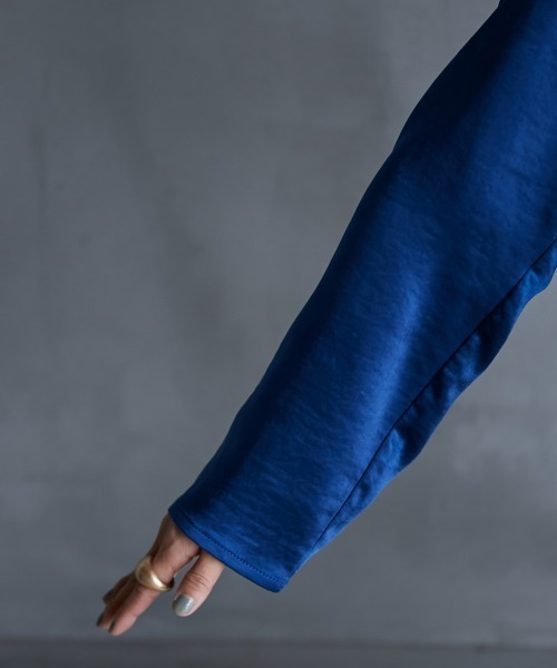 GEVS.（ジェイヴィス）の「＜大きいサイズ＞ サテン深Vネックチュニックブラウス GEVS.（シャツ/ブラウス・レディース・ブラック/ブルー・L/LL/3L/4L/5L）」の21枚目の写真