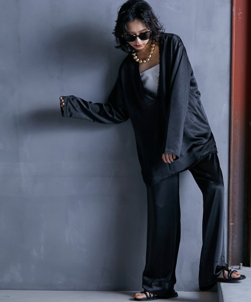 GEVS.（ジェイヴィス）の「＜大きいサイズ＞ サテン深Vネックチュニックブラウス GEVS.（シャツ/ブラウス・レディース・ブラック/ブルー・L/LL/3L/4L/5L）」の7枚目の写真