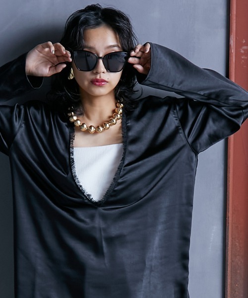 GEVS.（ジェイヴィス）の「＜大きいサイズ＞ サテン深Vネックチュニックブラウス GEVS.（シャツ/ブラウス・レディース・ブラック/ブルー・L/LL/3L/4L/5L）」の19枚目の写真