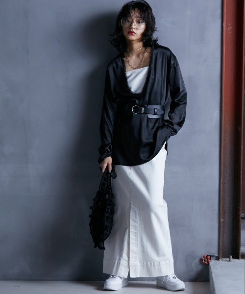 GEVS.（ジェイヴィス）の「＜大きいサイズ＞ サテン深Vネックチュニックブラウス GEVS.（シャツ/ブラウス・レディース・ブラック/ブルー・L/LL/3L/4L/5L）」の12枚目の写真