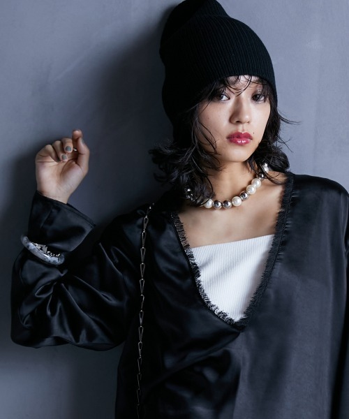 GEVS.（ジェイヴィス）の「＜大きいサイズ＞ サテン深Vネックチュニックブラウス GEVS.（シャツ/ブラウス・レディース・ブラック/ブルー・L/LL/3L/4L/5L）」の18枚目の写真